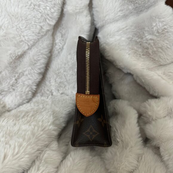 Louis Vuitton Poche Toilette 19 - Picture 8 of 15